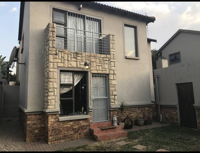 2 BEDROOM DUPLEX TO LET IN BROADACRES
